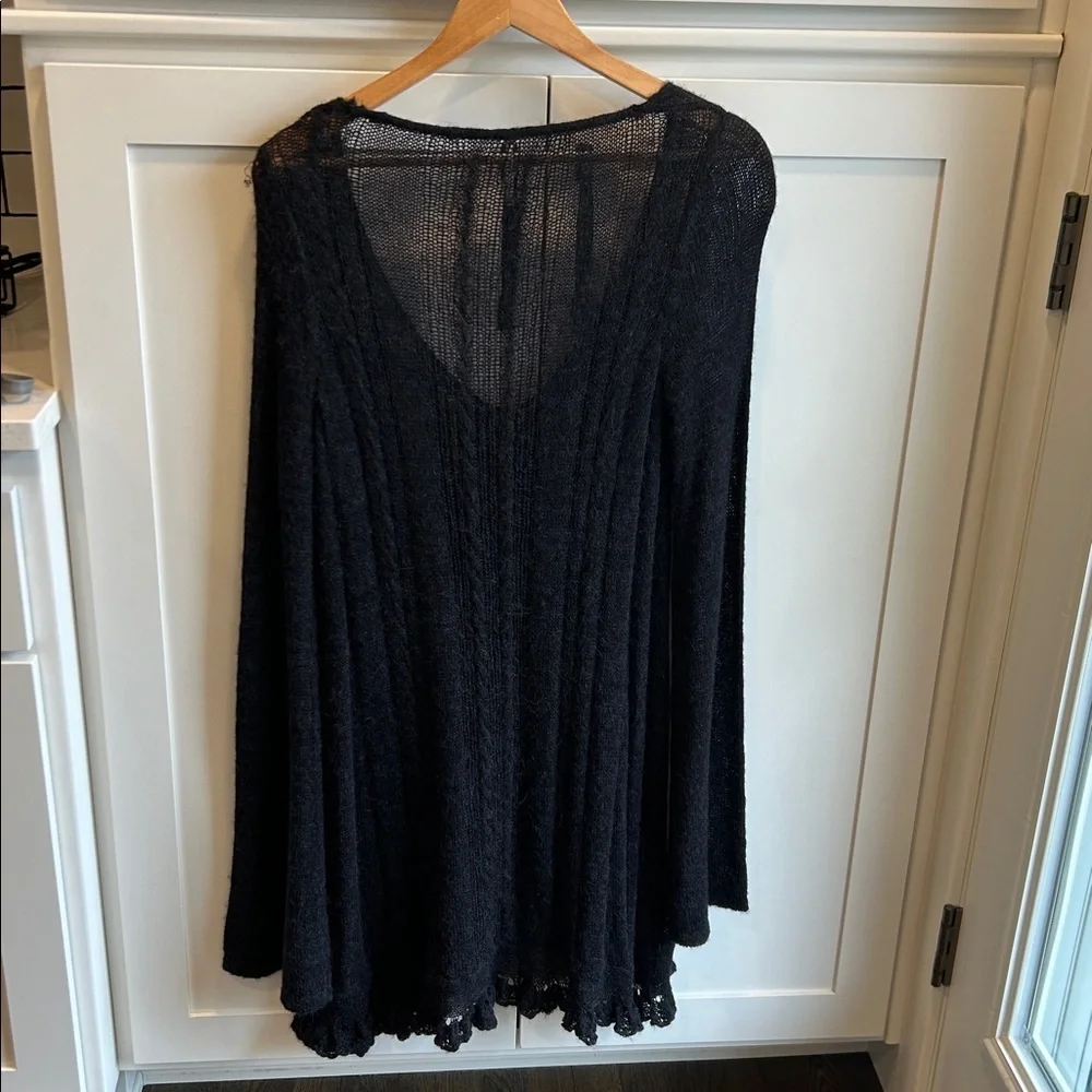 Free People Sweater Alpaca Blend Cable Knit Bell Sleeve Tunic Style Black Medium